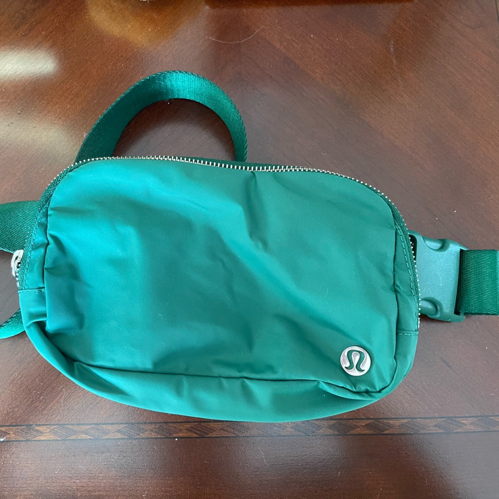 OG Everglade Green Lululemon Everywhere Belt Bag